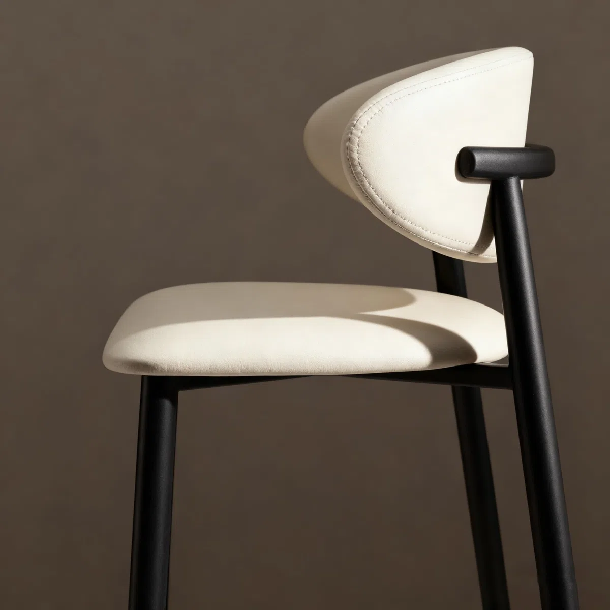 Juego de taburetes de Bar para Isla de Cocina (1/2/3/4 Unidades), Altura de mostrador, con Respaldo ergonómico de Cuero sintético, Patas de Madera Maciza, fácil Montaje, Color Blanco.
